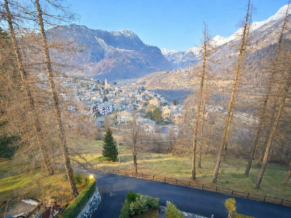 Attico / mansarda a Chiesa in valmalenco in Via Franco Sampietro, 4 - Foto 2