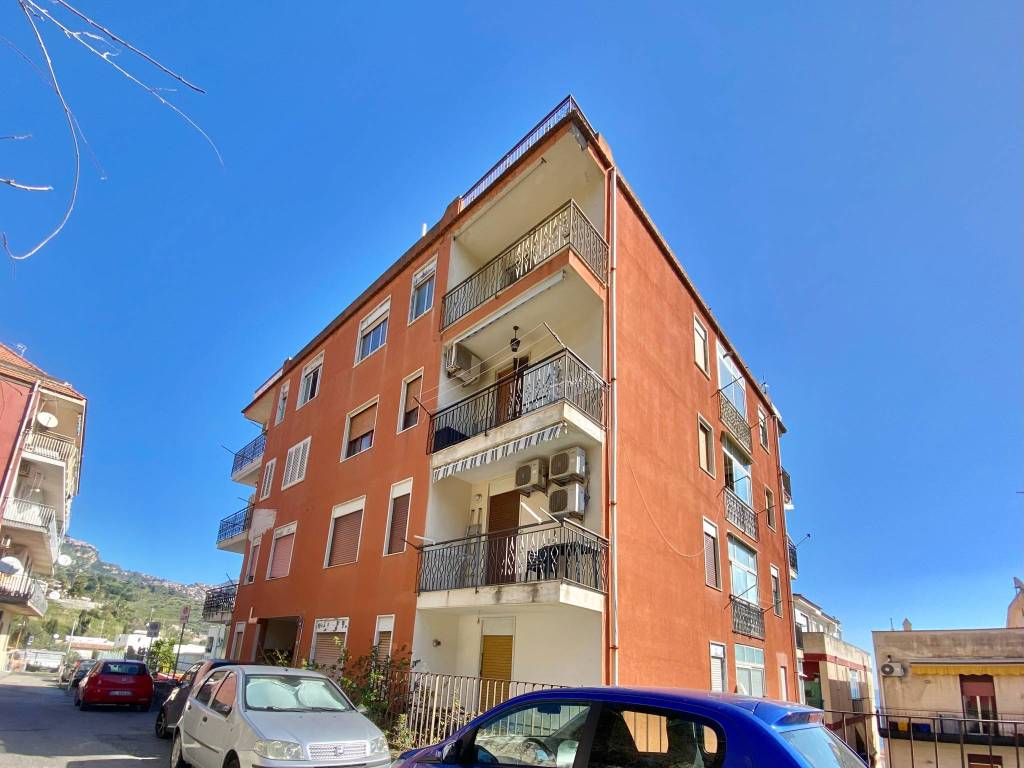 Appartamento a Giardini-naxos in Via degli Ulivi - Foto 2