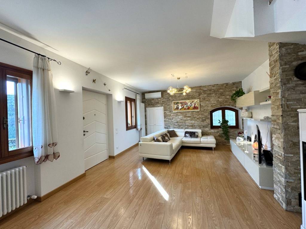 Villa a Lugo di vicenza in Via Vigne, 47 - Foto 2