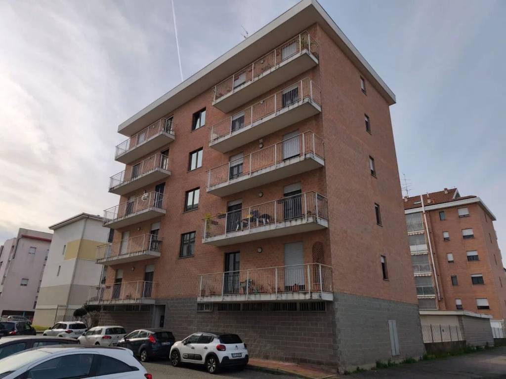 Appartamento a Vercelli in Via Armando Donna, 17 - Foto 2