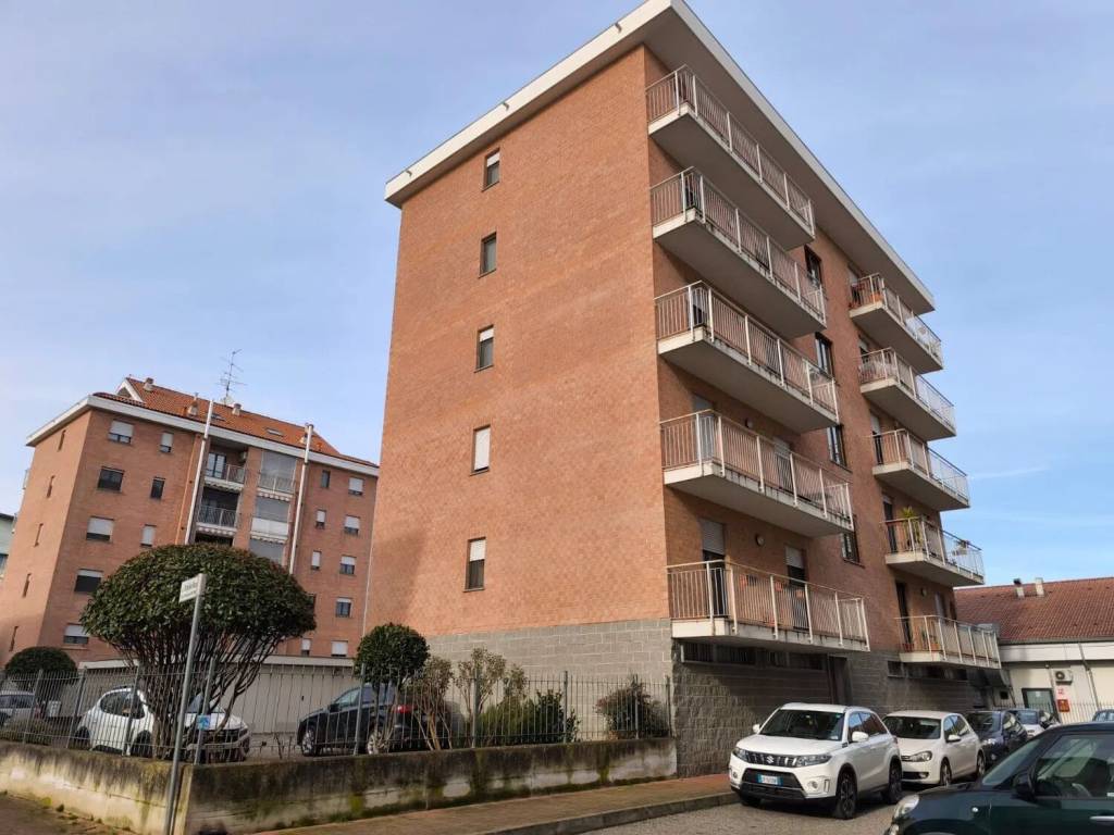 Appartamento a Vercelli in Via Armando Donna, 17 - Foto 4