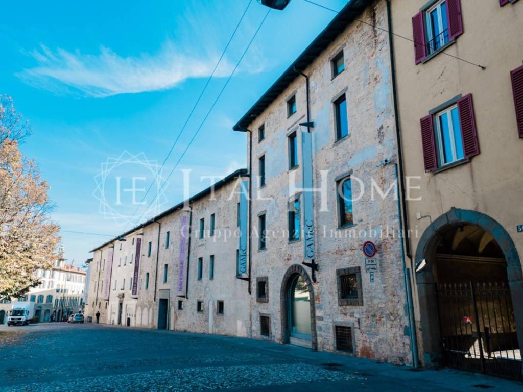 Attico / mansarda a Bergamo in Via San Tomaso - Foto 4