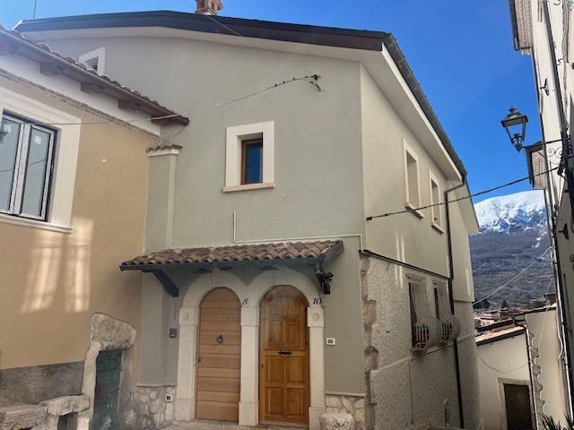 Casa indipendente a Rocca di mezzo in Via Tramontana, 8 - Foto 2