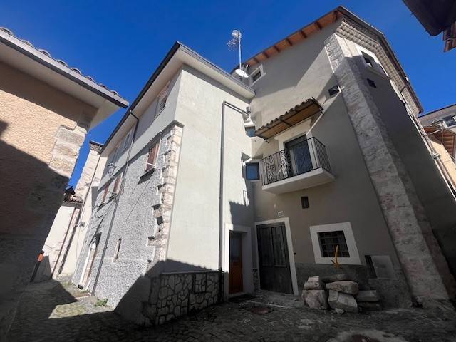 Casa indipendente a Rocca di mezzo in Via Tramontana, 8 - Foto 3