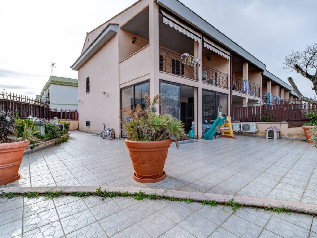 Villetta a schiera a Civitavecchia in Via Giacomo Leopardi - Foto 2