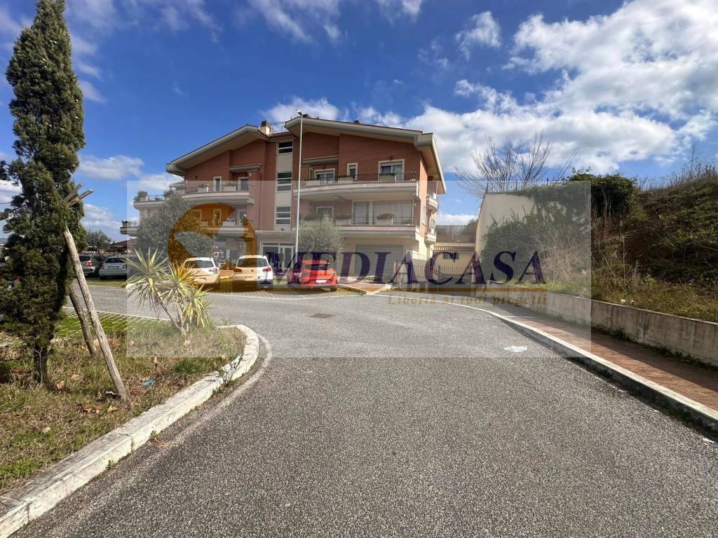 Box / garage a Roma in Via Cassia, 1844 - Foto 2