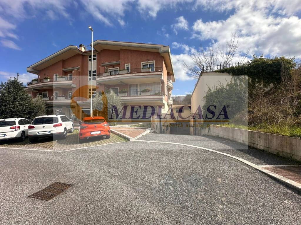 Box / garage a Roma in Via Cassia, 1844 - Foto 4
