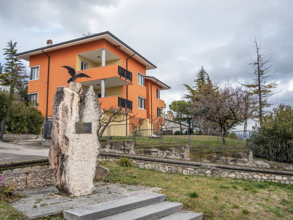 Villa a Mezzane di sotto in via antonio della torre - Foto 2