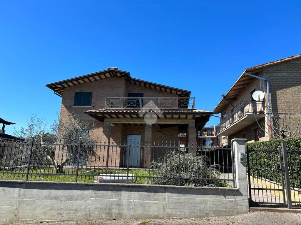 Villa a Perugia in Via Ugo Bassi - Foto 2