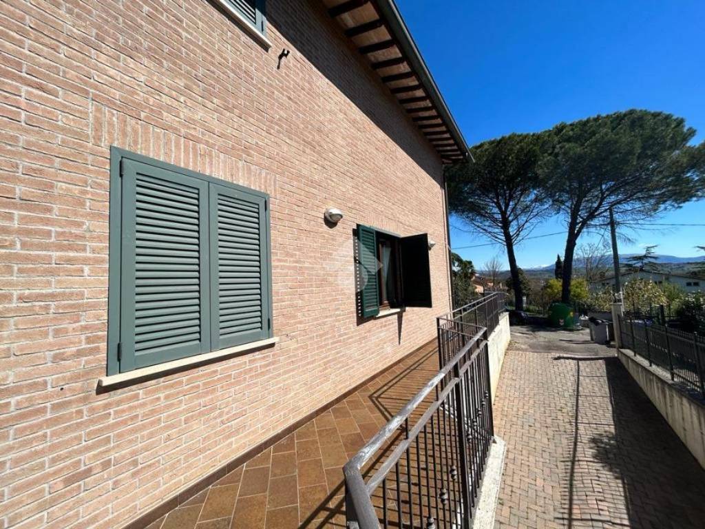 Villa a Perugia in Via Ugo Bassi - Foto 5