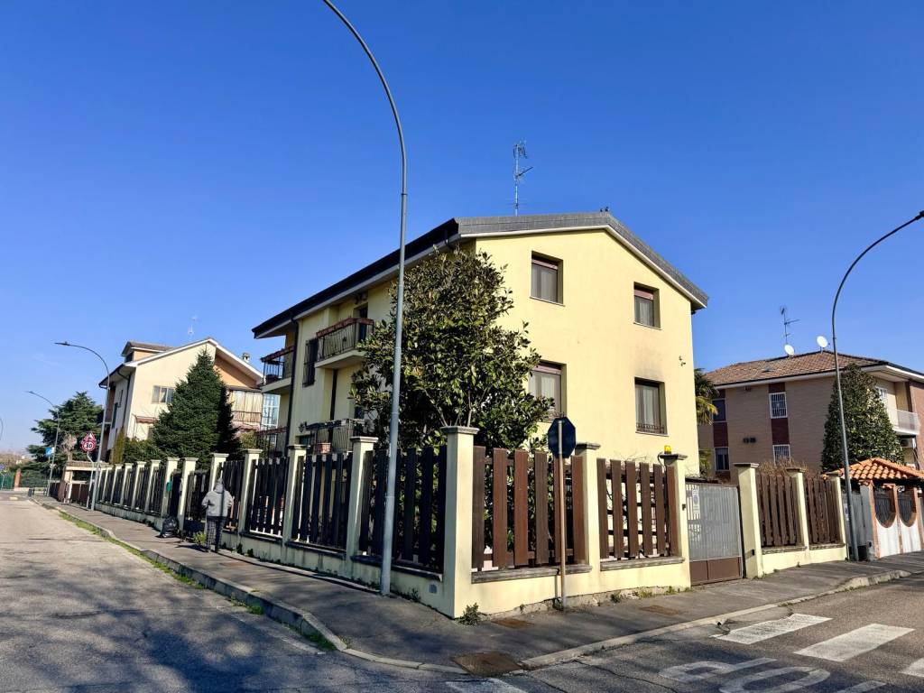 Villa a Zibido san giacomo in Via Montello, 5 - Foto 4