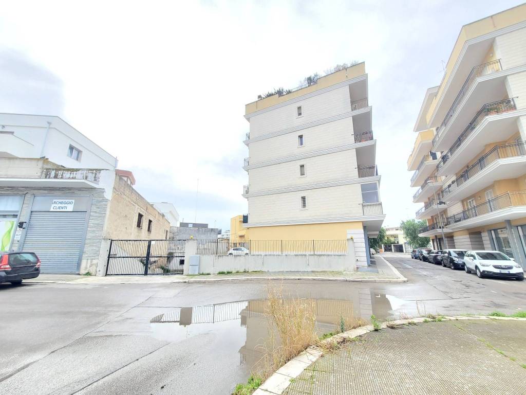 Box / garage a Triggiano in Via Giotto - Foto 2