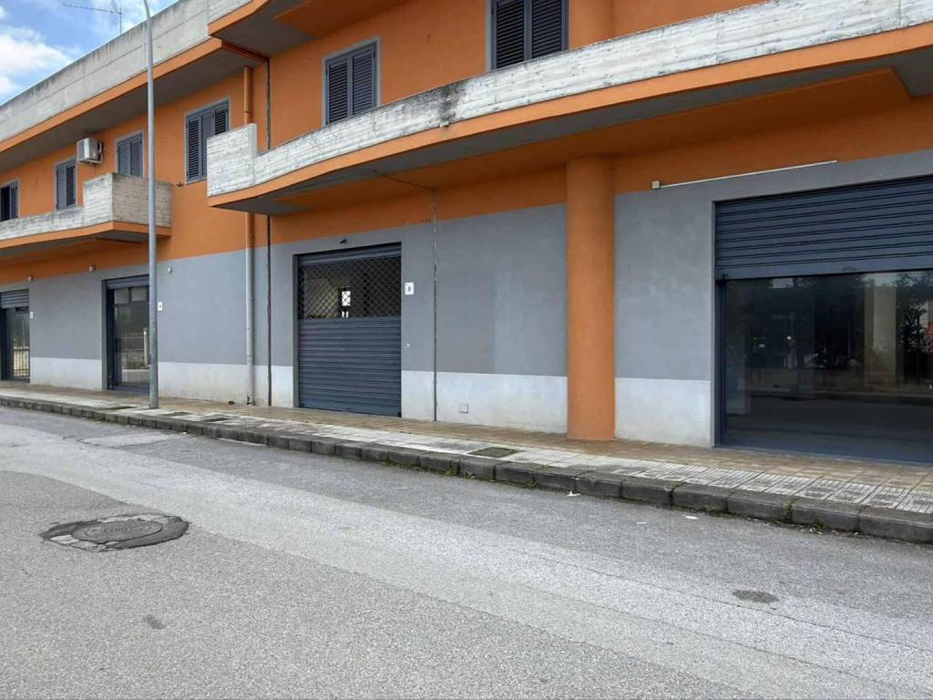 Immobile a Barcellona pozzo di gotto in Via Alicudi, 8 - Foto 2