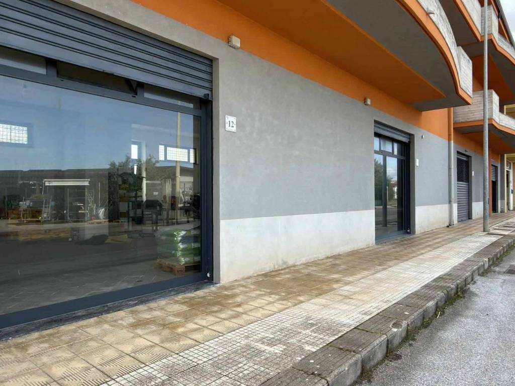 Immobile a Barcellona pozzo di gotto in Via Alicudi, 8 - Foto 3