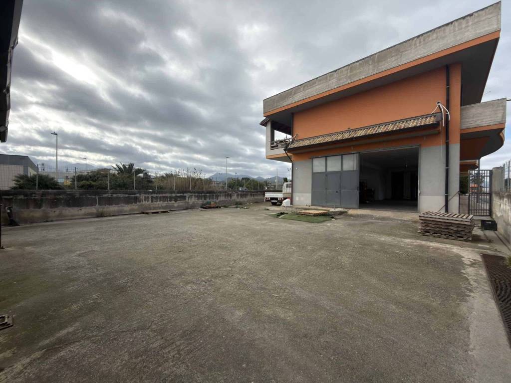 Immobile a Barcellona pozzo di gotto in Via Alicudi, 8 - Foto 4