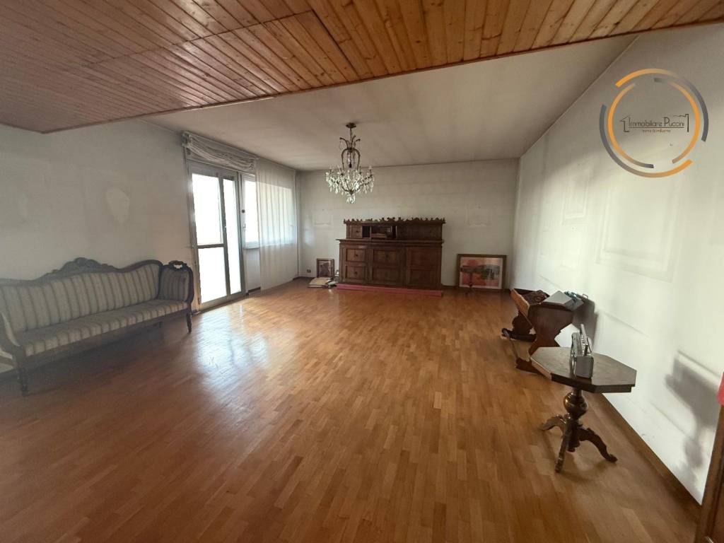 Appartamento a Prato in Via Ulrico Hoepli, 10 - Foto 3