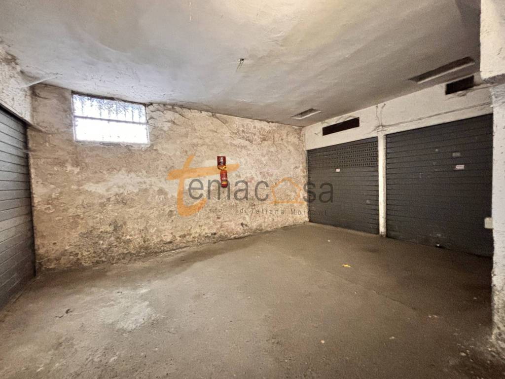 Box / garage a Roma in Via Giuseppe Macchi - Foto 2