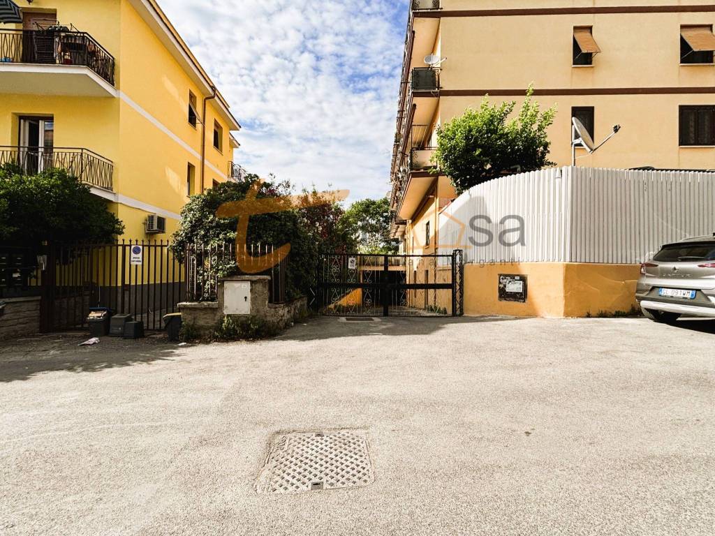 Box / garage a Roma in Via Giuseppe Macchi - Foto 4