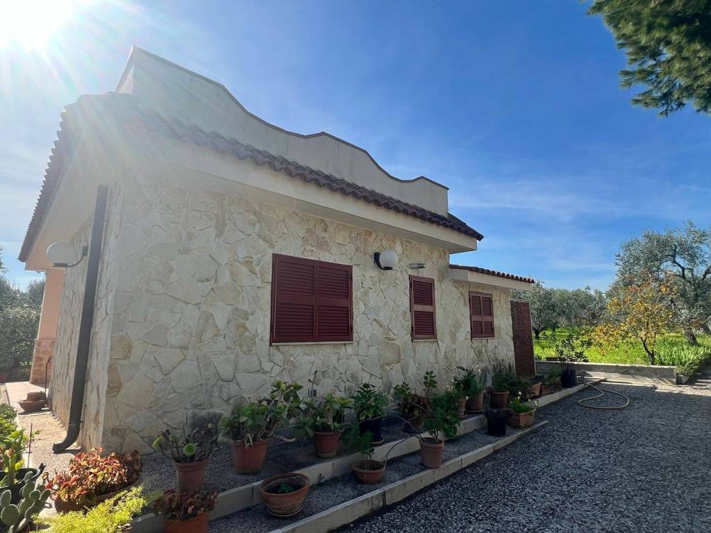Villa a Trani in Contrada Capirro - Foto 2
