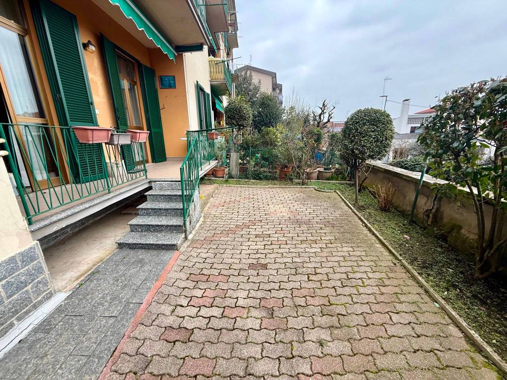 Appartamento a Lomazzo in Viale Somaini, 64 - Foto 2