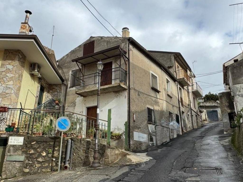Casa indipendente a Falerna in Via Salita San Carlo, 55 - Foto 2