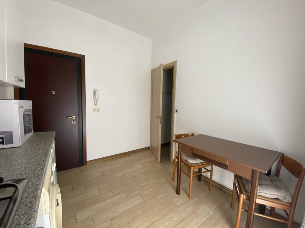 Appartamento a Padova in Via Francesco Marzolo - Foto 3