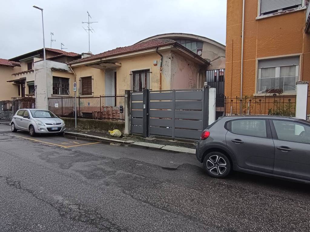 Casa indipendente a Vigevano in Via Giovan Battista Pergolesi, 8 - Foto 2