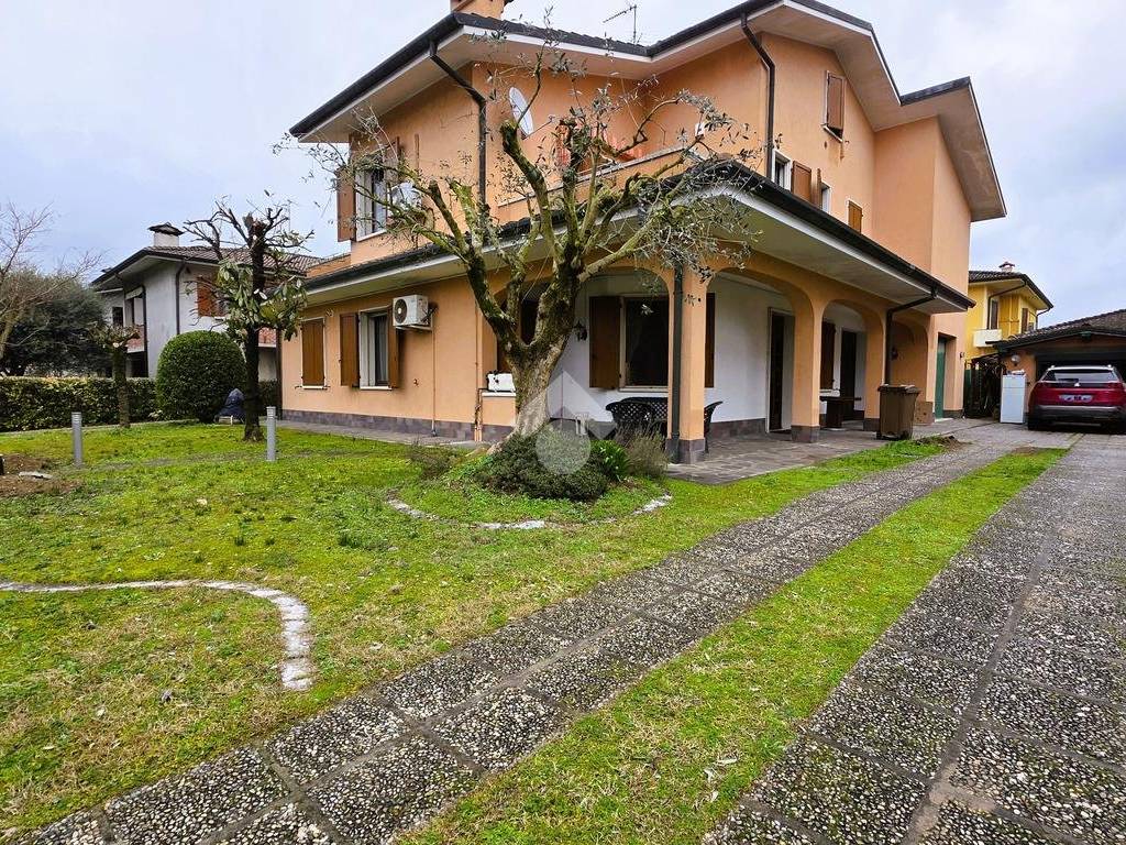 Villa a Bagnolo san vito in Via P. Gobetti, 18 - Foto 3