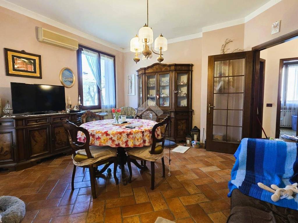 Villa a Bagnolo san vito in Via P. Gobetti, 18 - Foto 4