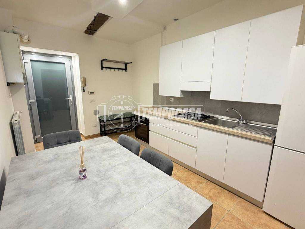 Appartamento a Merate in Via Statale 59 - Foto 2