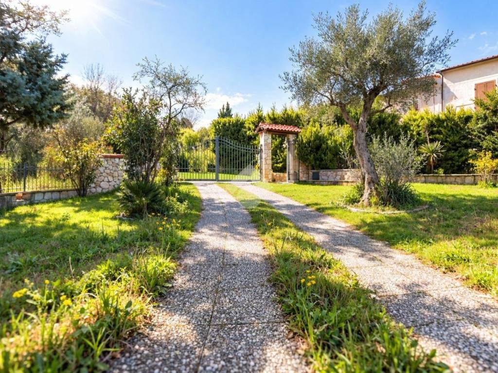 Villa a Montalto uffugo in Via S. Raffaele, 2 - Foto 2