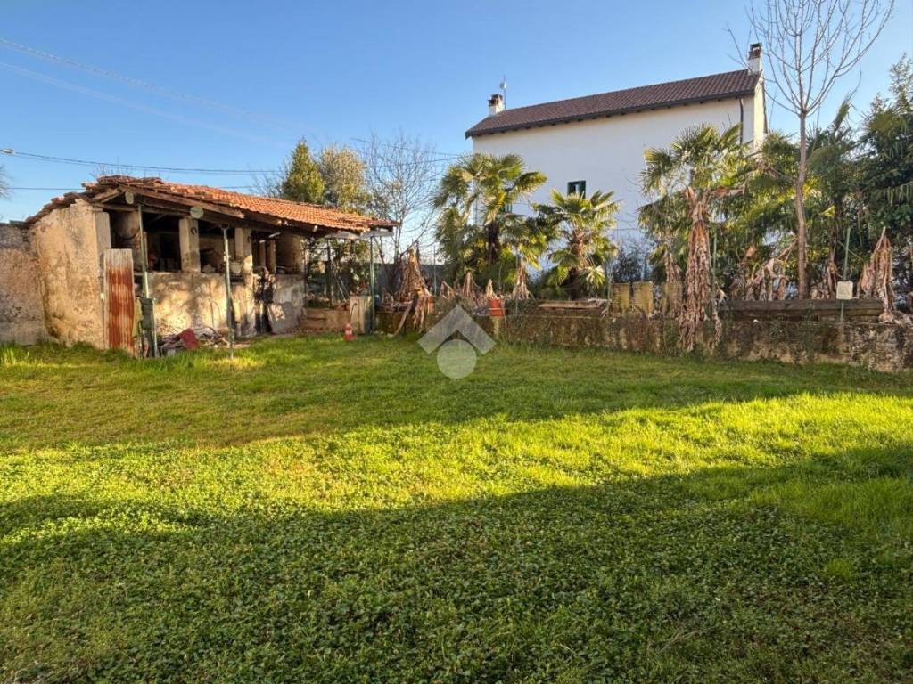 Casa indipendente a Divignano in Via I maggio, 4 - Foto 3