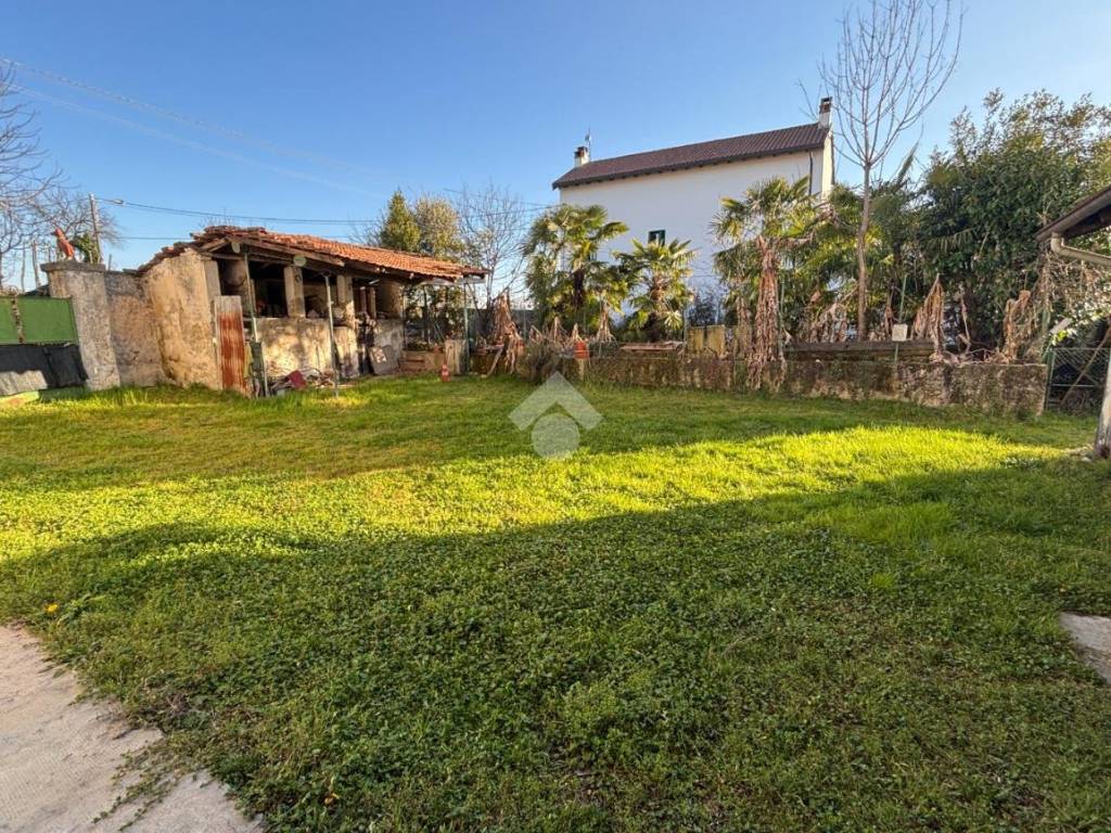 Casa indipendente a Divignano in Via I maggio, 4 - Foto 4