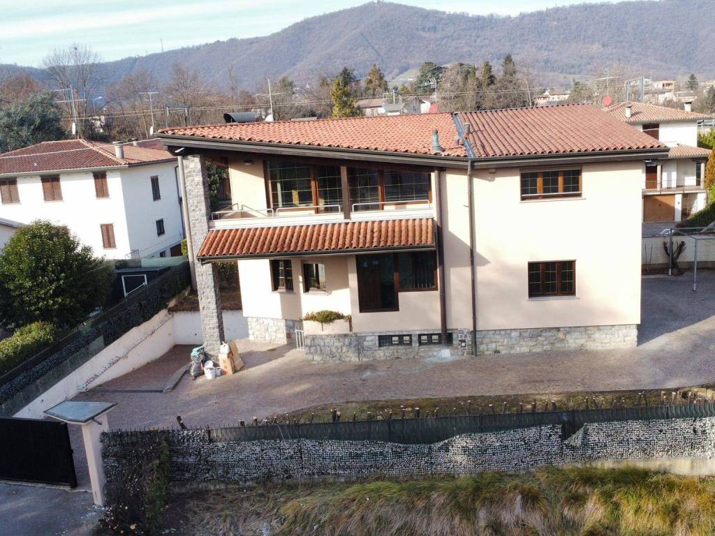 Villa a Alzano lombardo in Piazza Italia - Foto 2