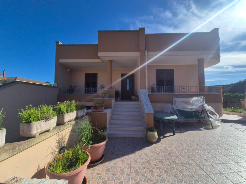 Villa a Carpignano salentino in Via Giuseppe Parini, 17 - Foto 2