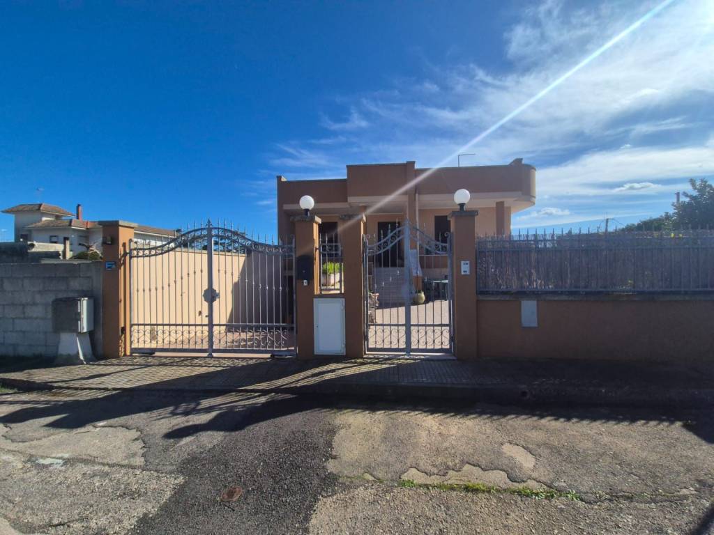Villa a Carpignano salentino in Via Giuseppe Parini, 17 - Foto 4