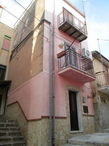 Appartamento a Caltanissetta in Via Lomonaco - Foto 2