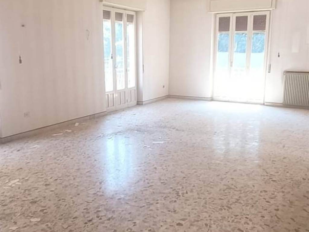 Appartamento a Caltanissetta in VIA E. DE NICOLA, 12 - Foto 2