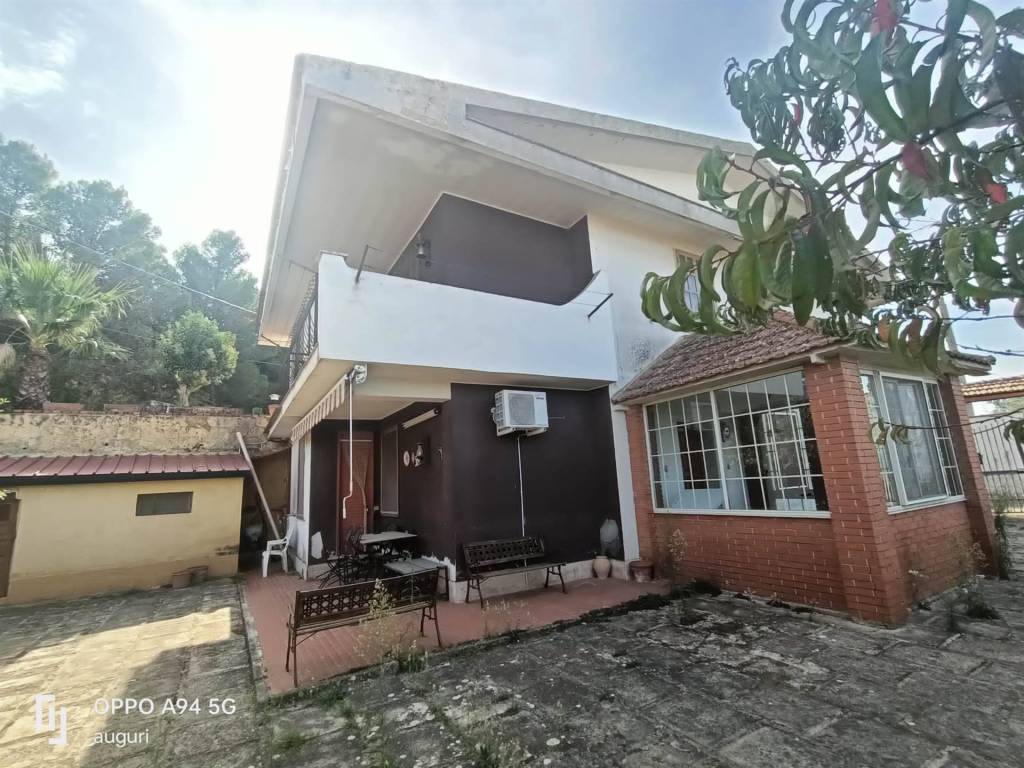 Villa a Caltanissetta in VIA GIUSEPPE MULE' - Foto 2