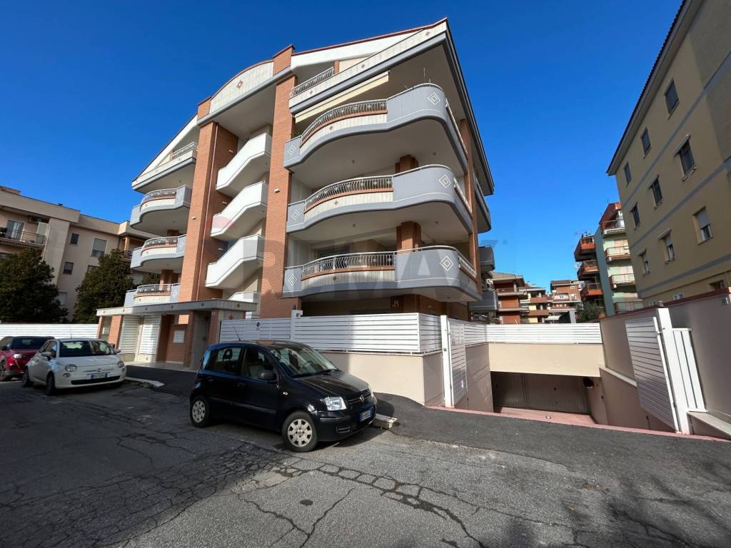 Box / garage a Aprilia in Via Sicilia, 45 - Foto 2