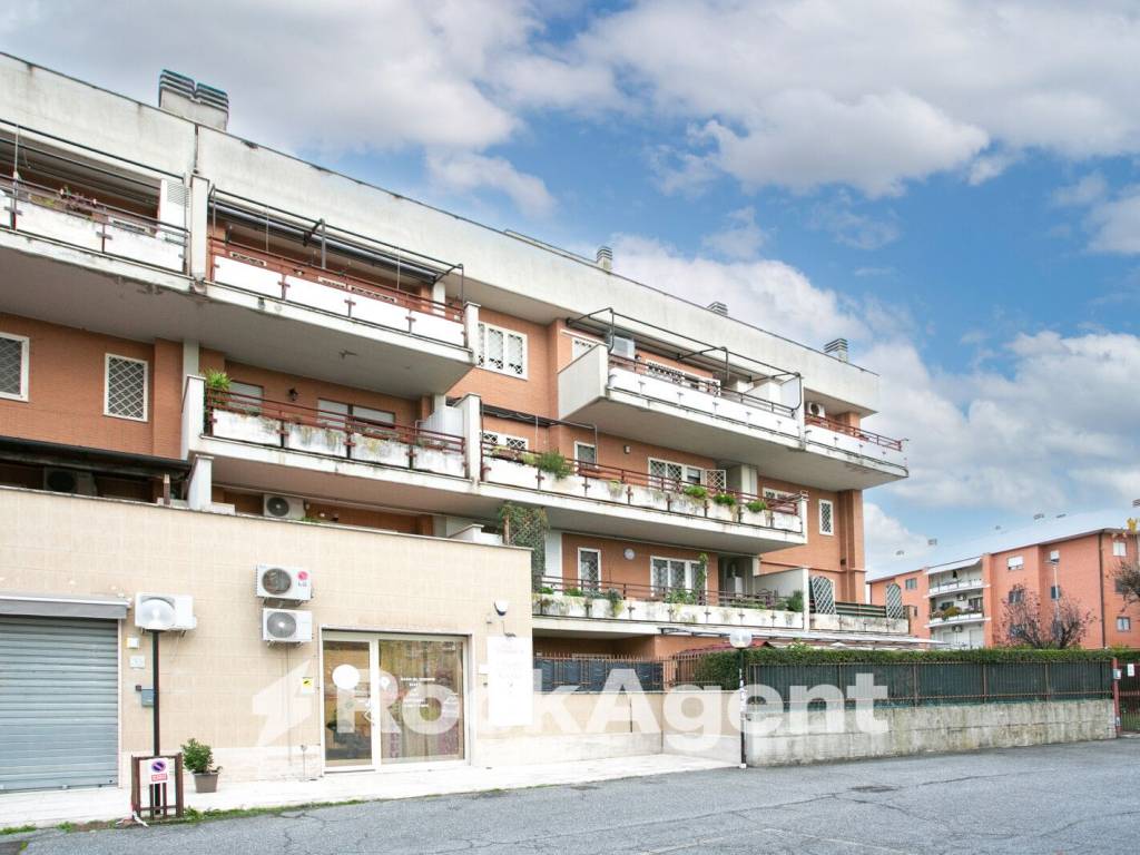 Appartamento a Roma in Viale Attilio Bertolucci, 105 - Foto 2