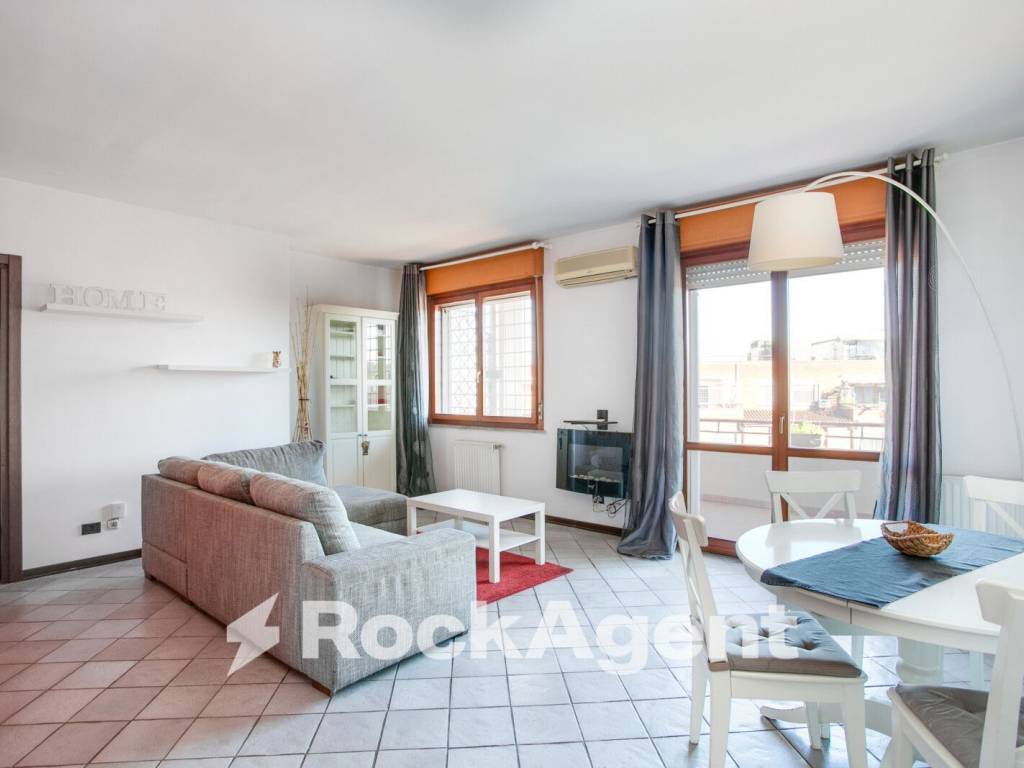 Attico / mansarda a Roma in Via Mauriac, 27 - Foto 2