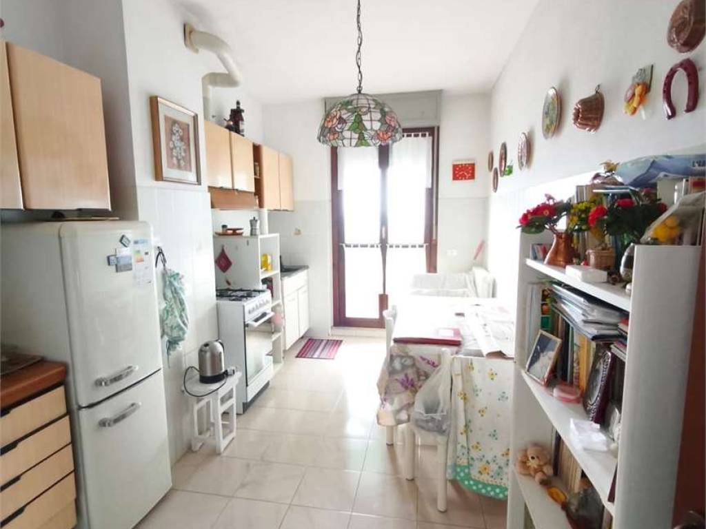 Appartamento a Reggio emilia in Via Enrico Zambonini, 17 - Foto 2