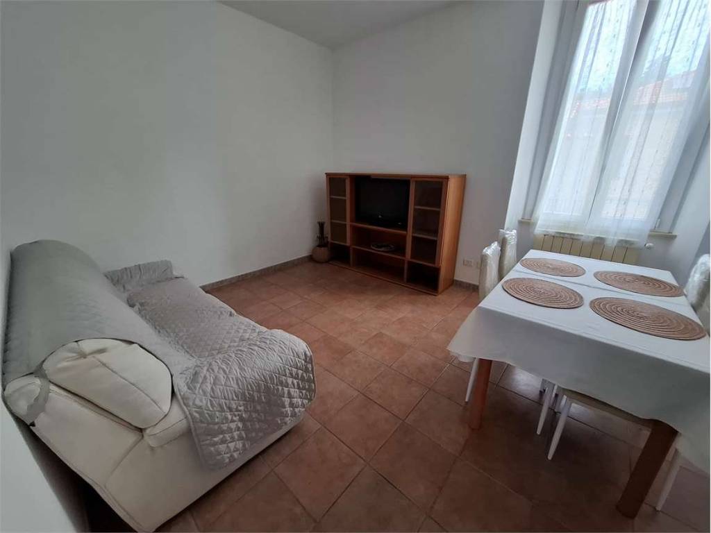 Appartamento a Vergiate in Via Cusciano , 15 - Foto 4