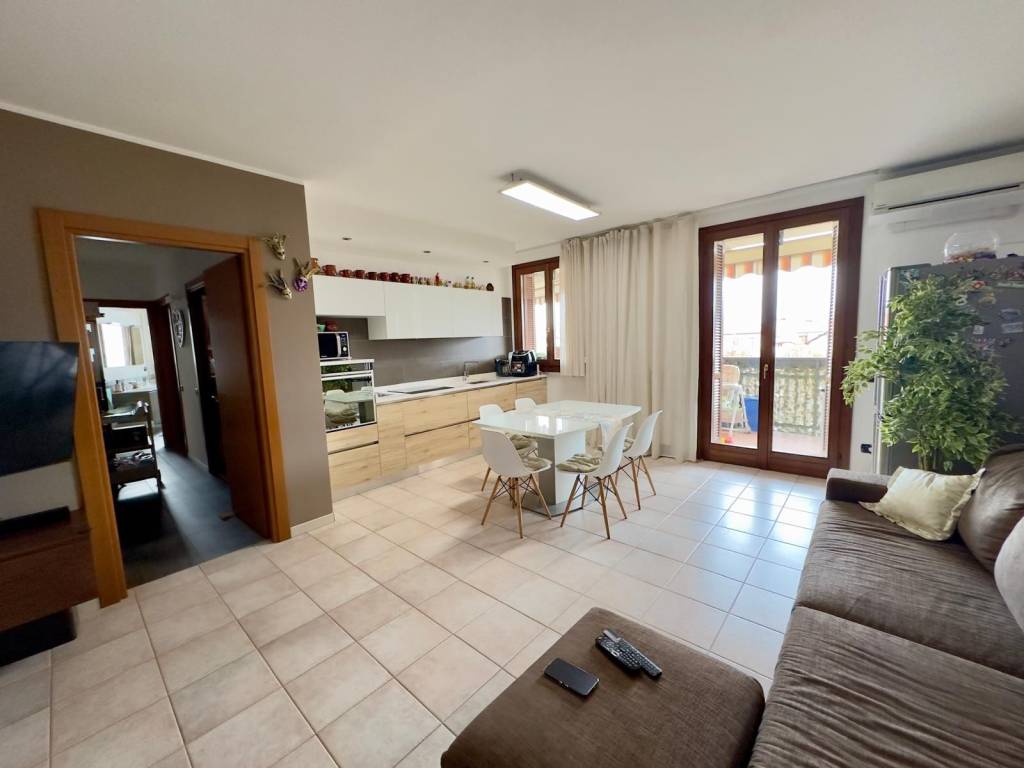 Appartamento a Giussano in Via Filippo Corridoni, 19 - Foto 5