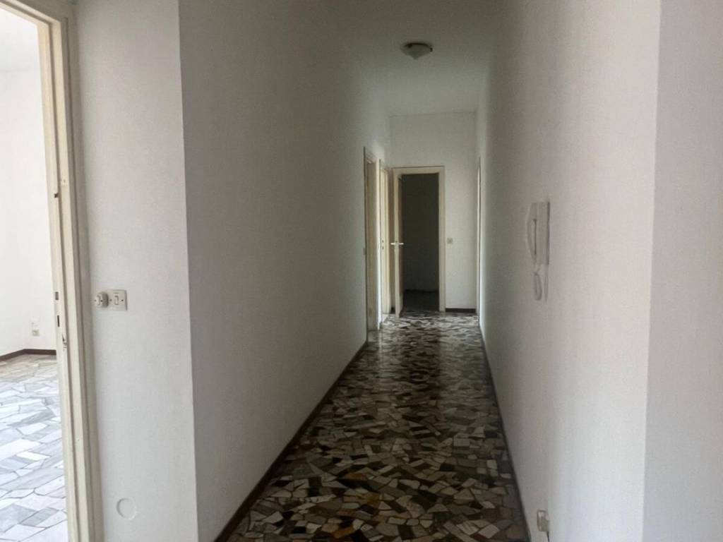 Appartamento a Como in viale Masia, 26 - Foto 2