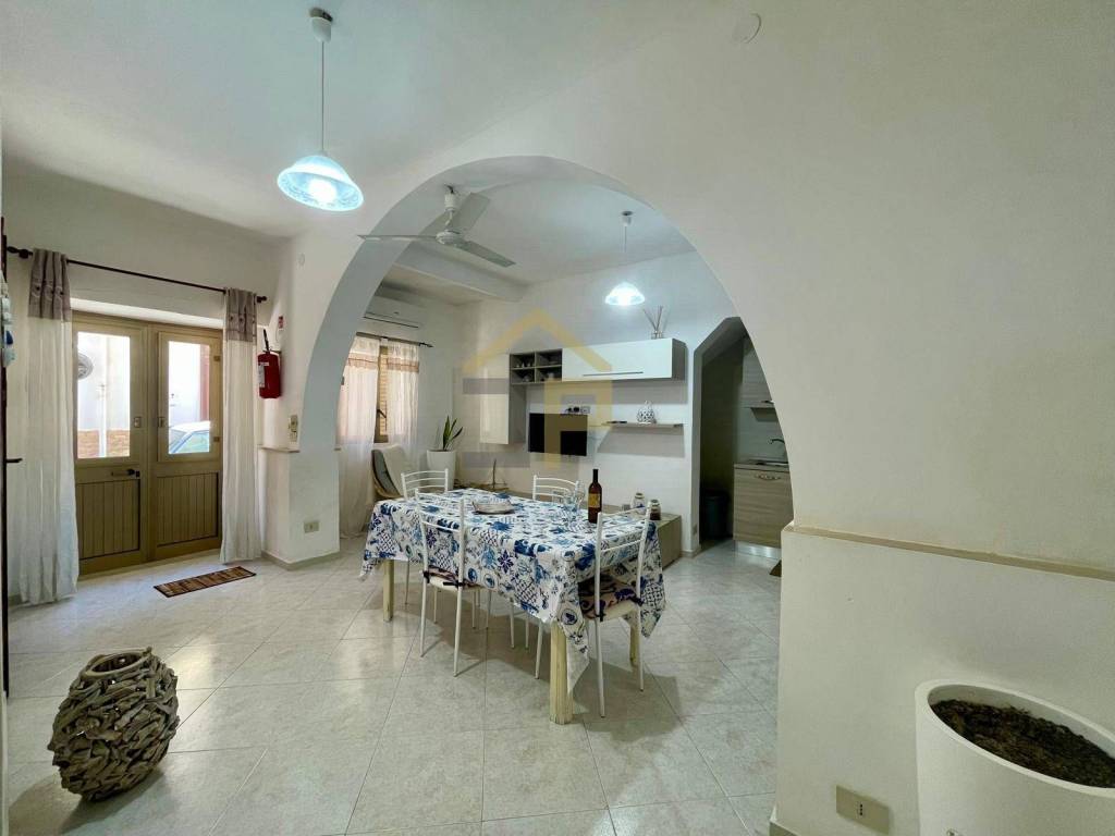 Casa indipendente a Castellammare del golfo in VIA CASTRONOVO - Foto 2