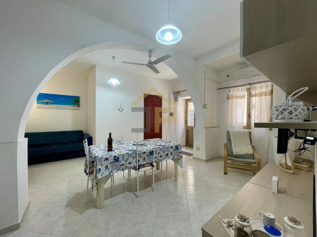 Casa indipendente a Castellammare del golfo in VIA CASTRONOVO - Foto 3
