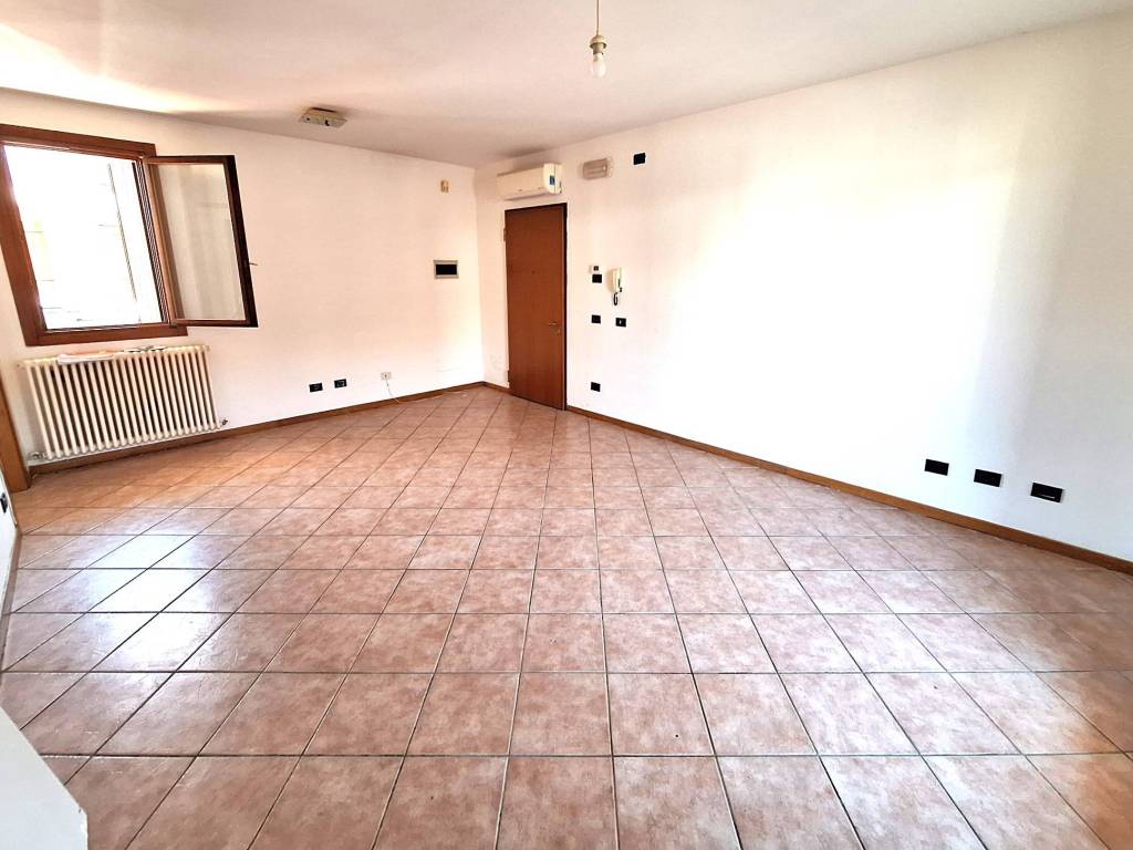 Appartamento a Montebelluna in Via Roma, 35 - Foto 2