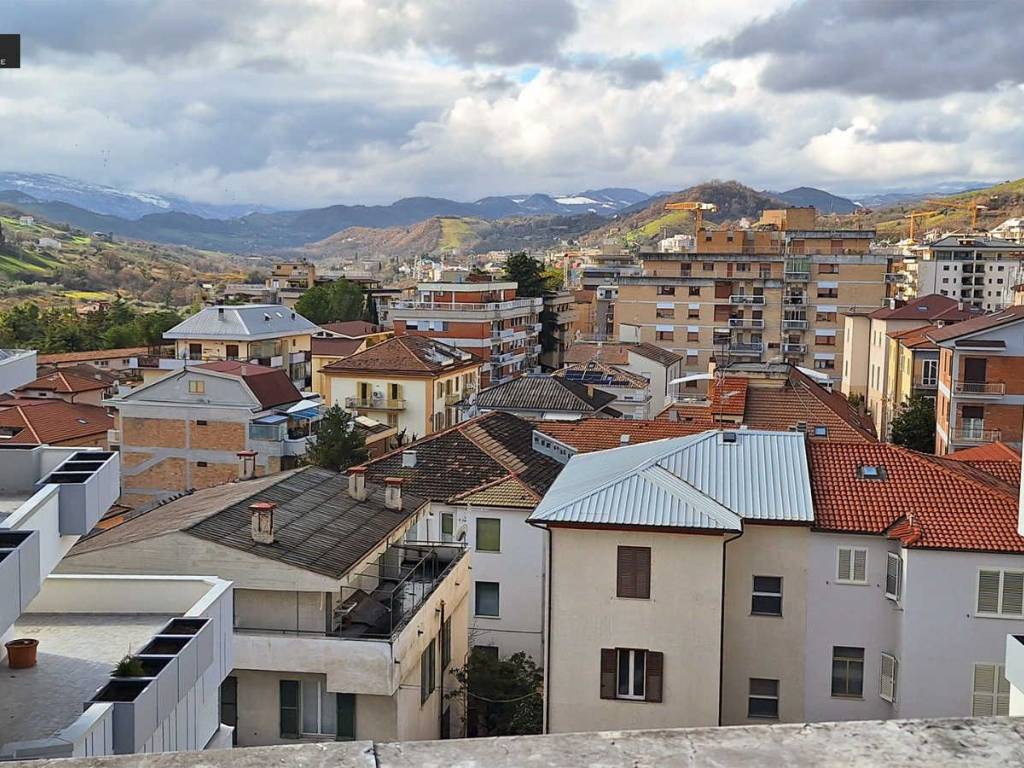 Attico / mansarda a Teramo in Via Raffaele Paolucci, 26 - Foto 5